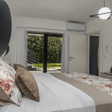 Bonavia - Crowoder Luxury Rent Villa