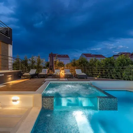 Bonavia - Crowoder Luxury Rent Villa