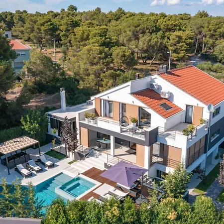 Bonavia - Crowoder Luxury Rent
