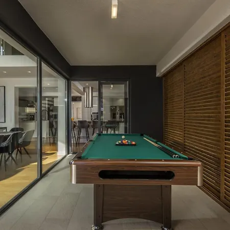 Bonavia - Crowoder Luxury Rent Villa