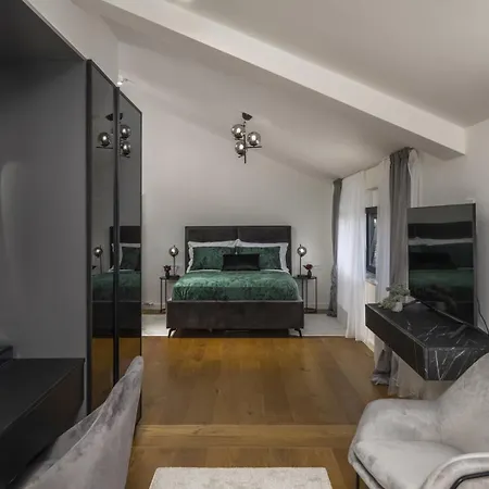 Bonavia - Crowoder Luxury Rent Villa *